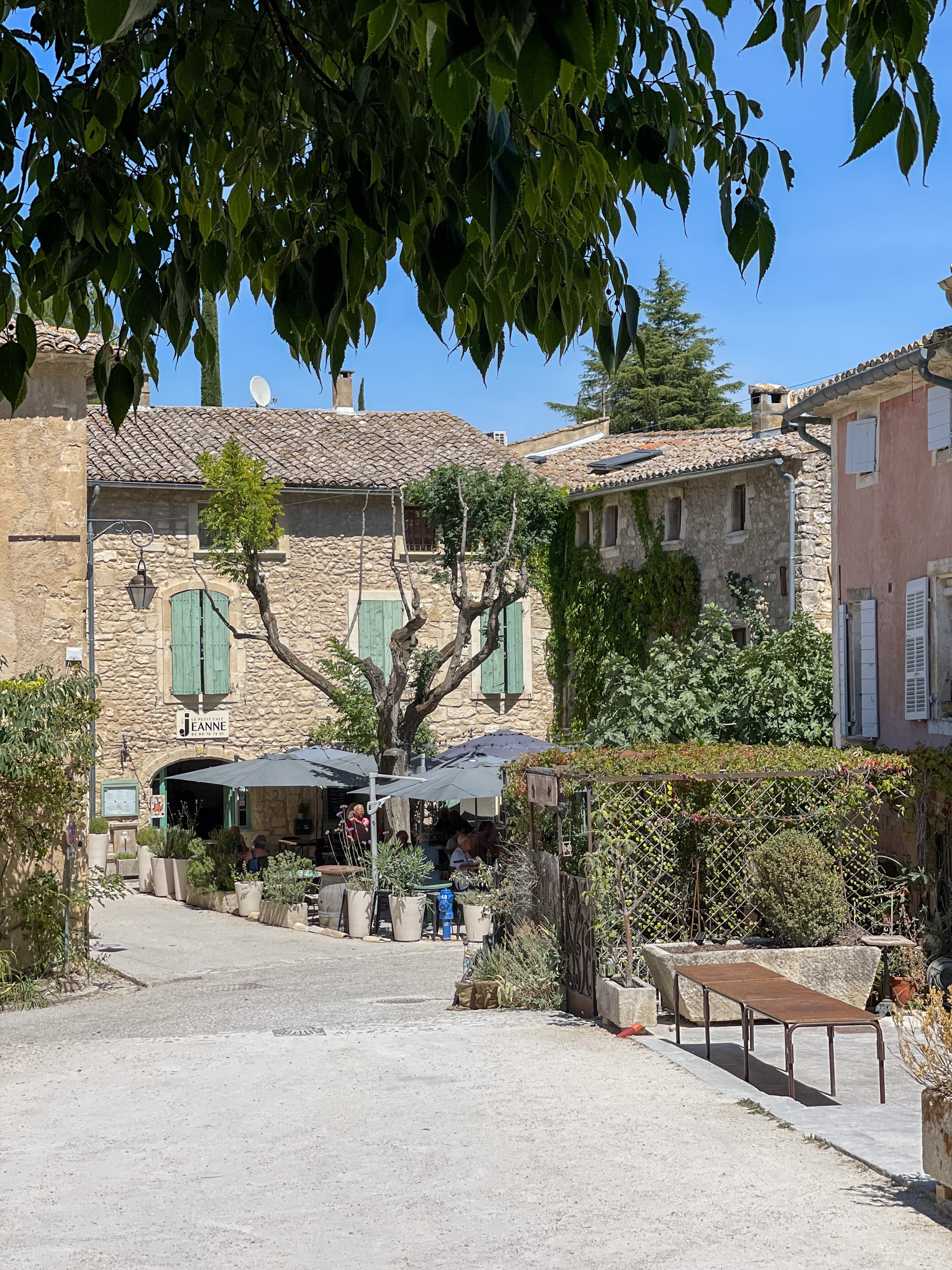 Low-budget camping trip to France for bon vivants