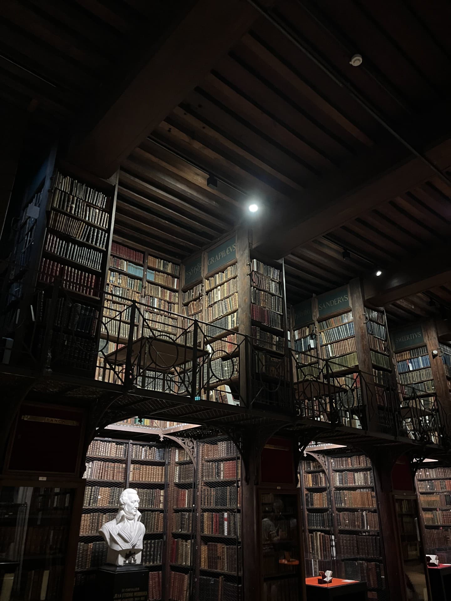 Reis terug in de tijd naar de eerste bibliotheek van Antwerpen