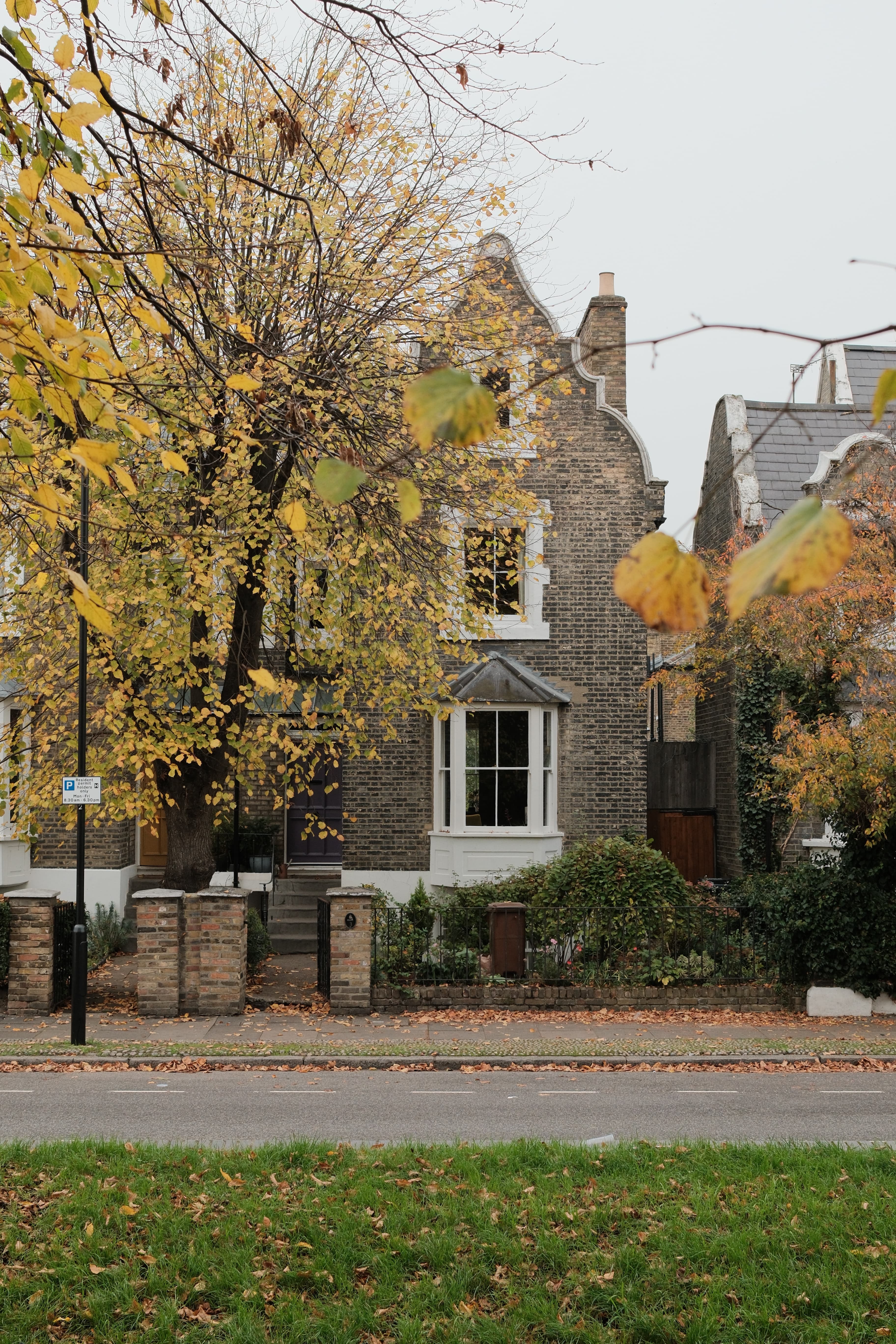 Take a stroll in Debeauvoir town