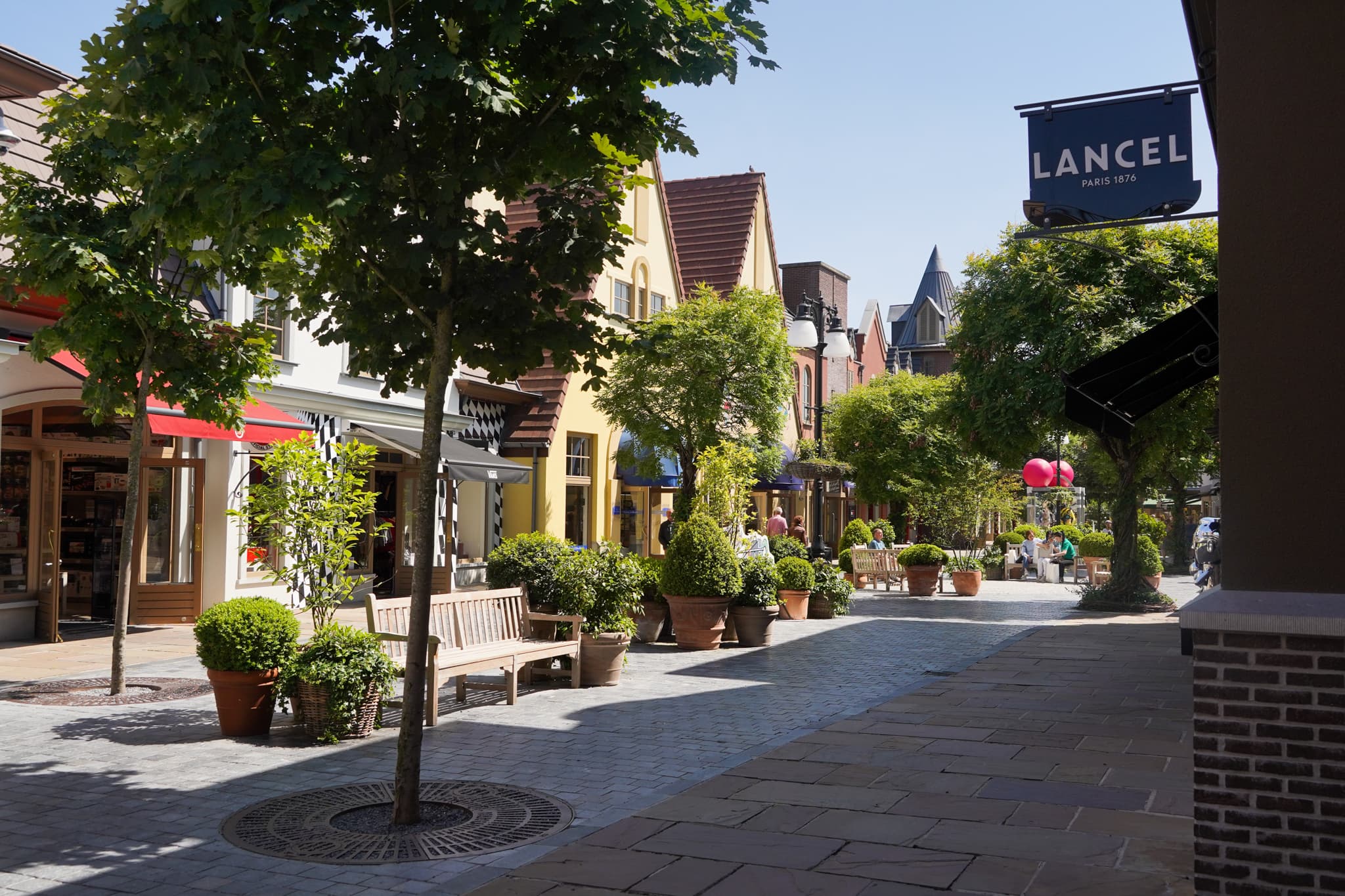 Shopping pleasure and water fun