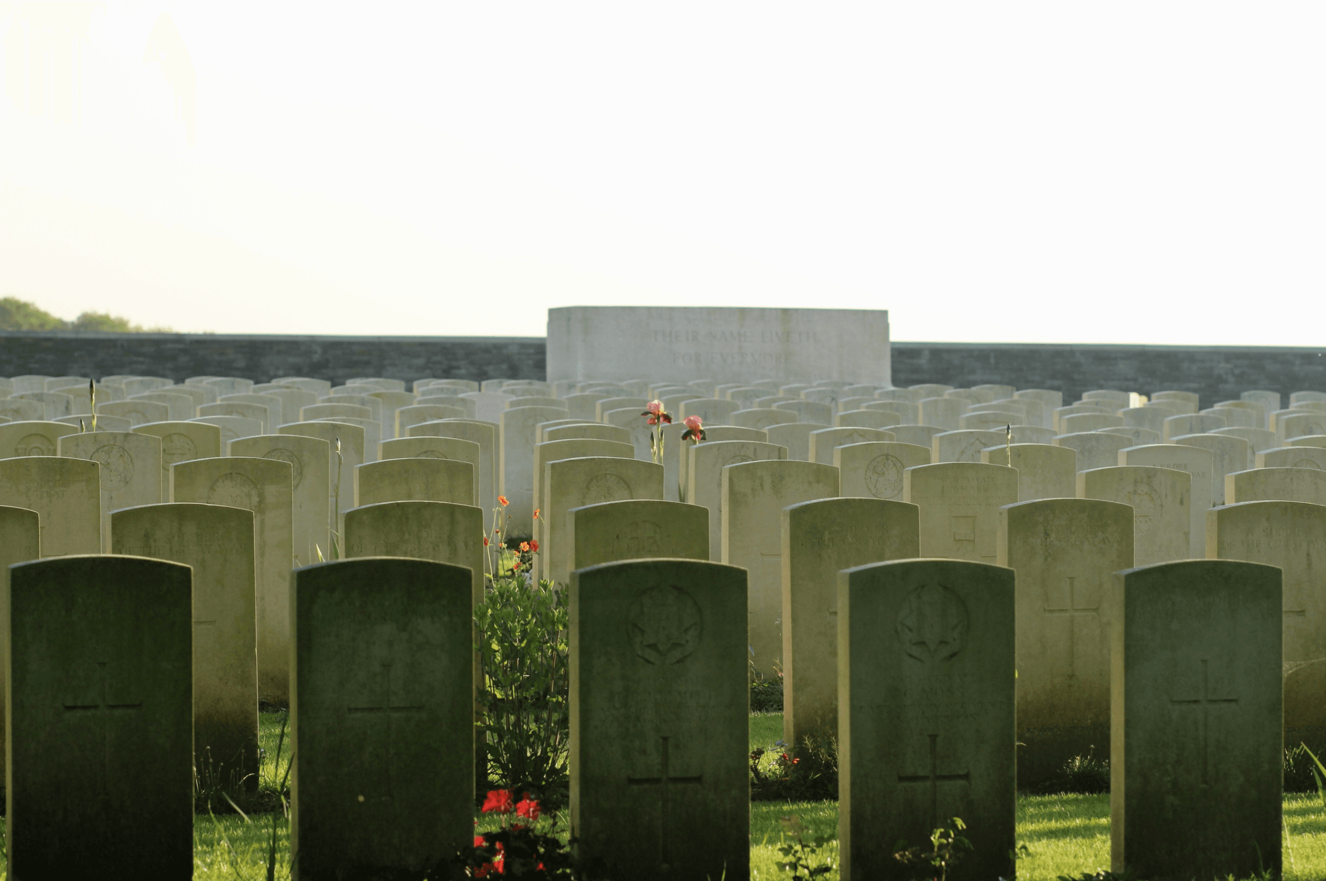 Promenade le long des monuments de guerre près d'Ypres
