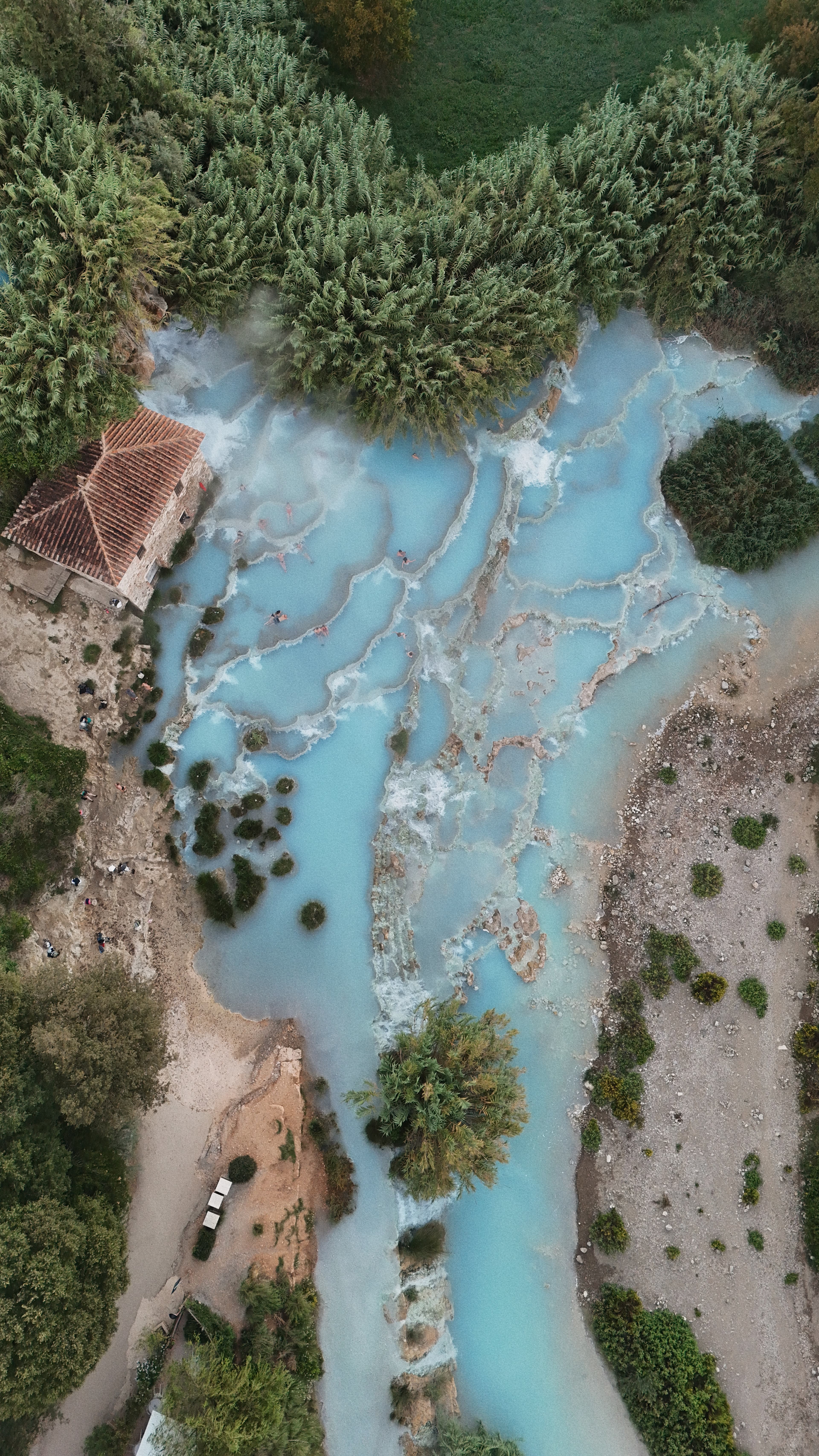 De beroemde Saturnia warmwaterbronnen in Italië